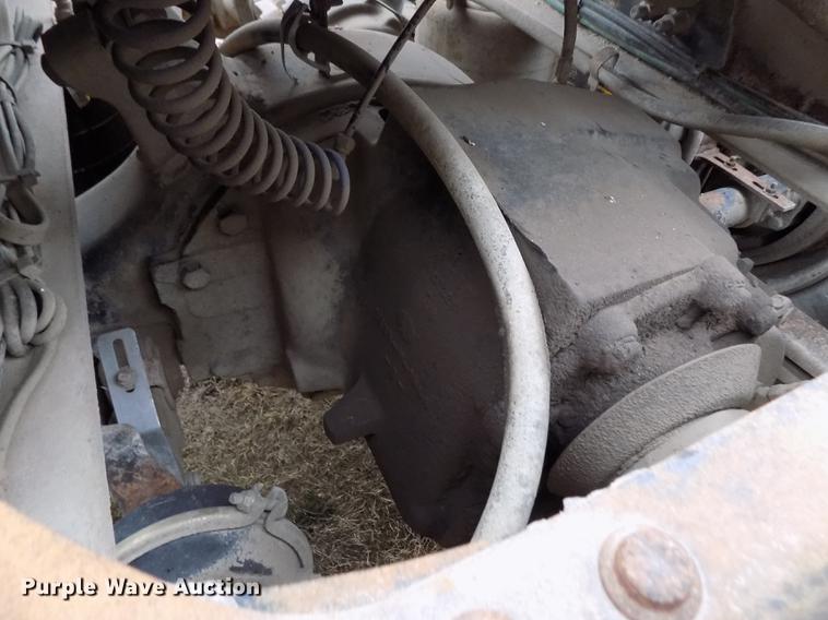 image for item DY9129 1997 Freightliner FL120 semi truck