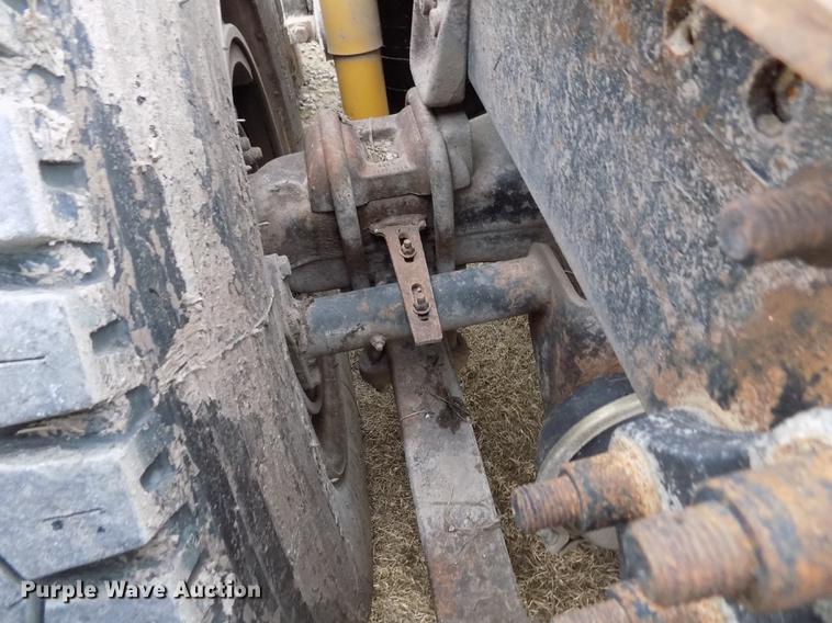 image for item DY9129 1997 Freightliner FL120 semi truck