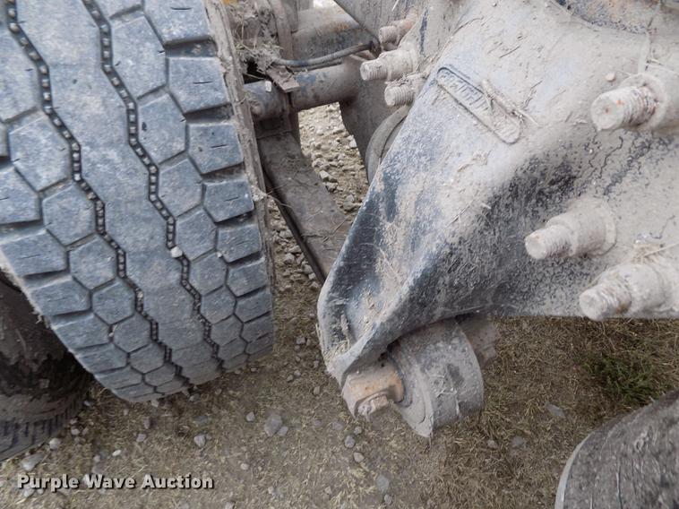 image for item DY9129 1997 Freightliner FL120 semi truck