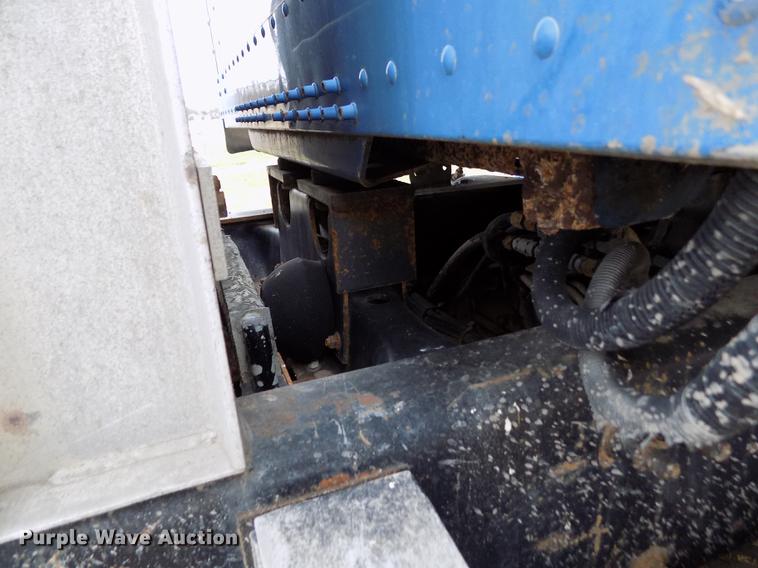 image for item DY9129 1997 Freightliner FL120 semi truck