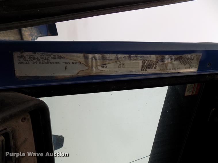 image for item DY9129 1997 Freightliner FL120 semi truck