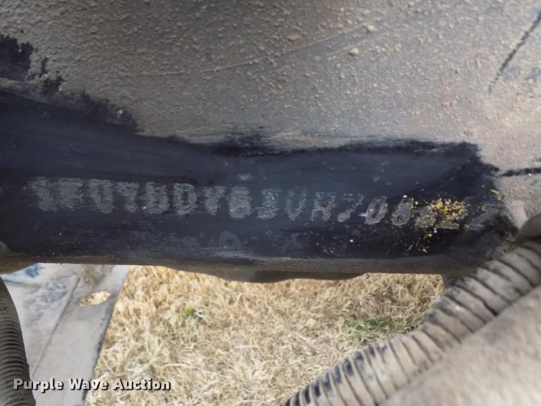 image for item DY9129 1997 Freightliner FL120 semi truck