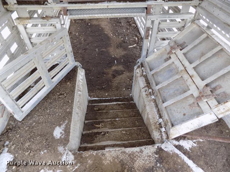 image for item DY9130 1974 Wilson Cattle Pot livestock trailer