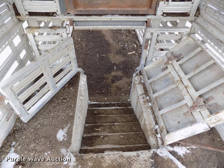 image for item DY9130 1974 Wilson Cattle Pot livestock trailer
