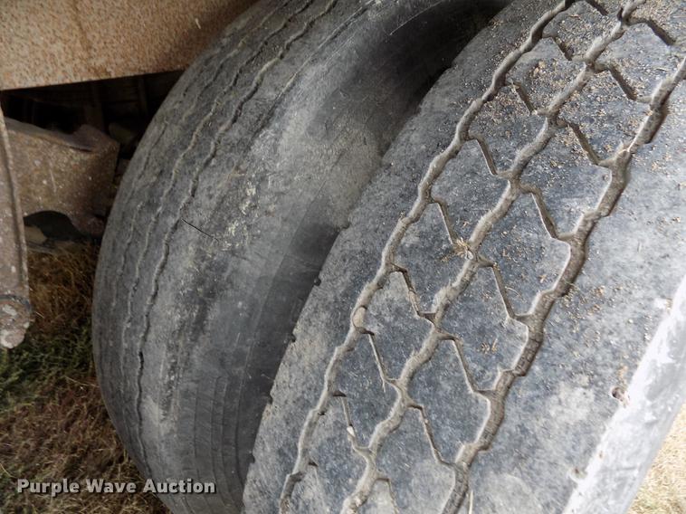 image for item DY9130 1974 Wilson Cattle Pot livestock trailer