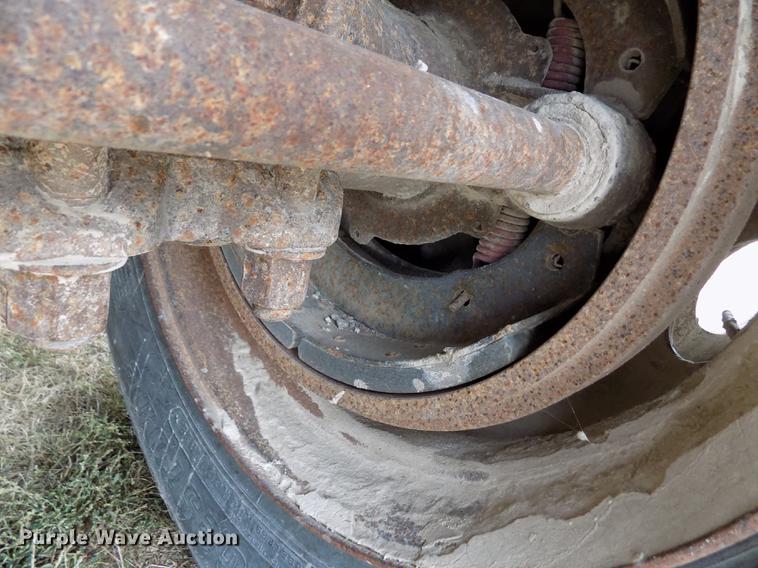 image for item DY9130 1974 Wilson Cattle Pot livestock trailer