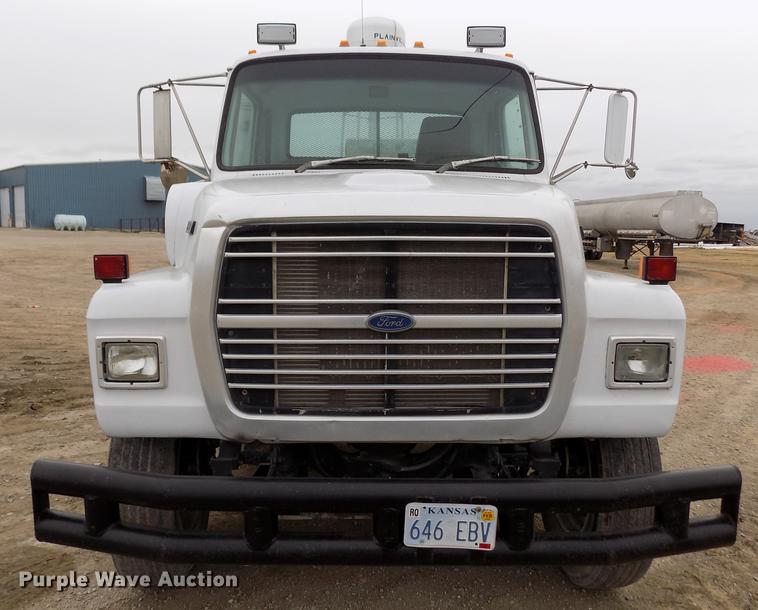 image for item DY9131 1991 Ford L9000 semi truck