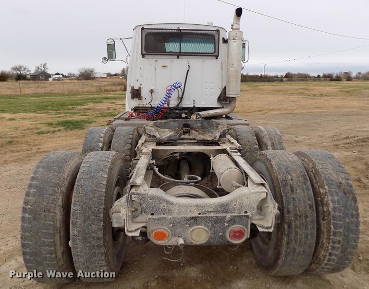 image for item DY9131 1991 Ford L9000 semi truck