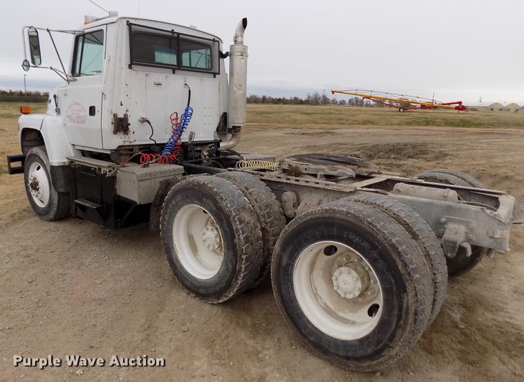 image for item DY9131 1991 Ford L9000 semi truck
