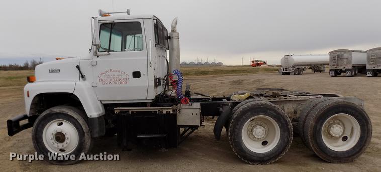 image for item DY9131 1991 Ford L9000 semi truck