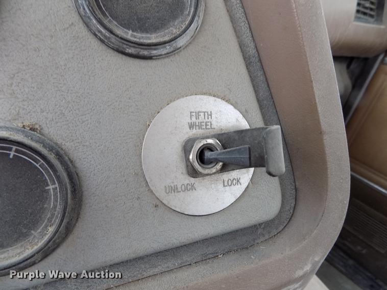 image for item DY9131 1991 Ford L9000 semi truck