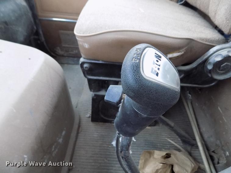 image for item DY9131 1991 Ford L9000 semi truck