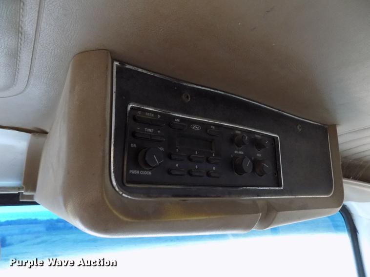 image for item DY9131 1991 Ford L9000 semi truck