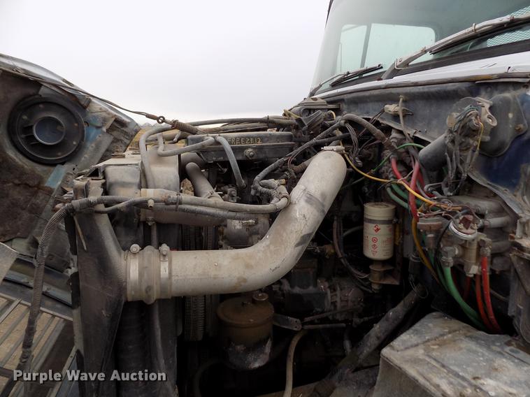 image for item DY9131 1991 Ford L9000 semi truck