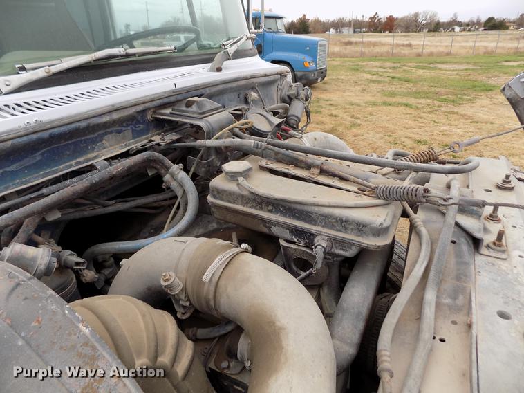 image for item DY9131 1991 Ford L9000 semi truck