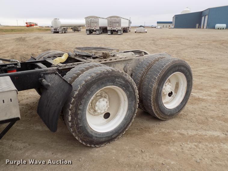 image for item DY9131 1991 Ford L9000 semi truck