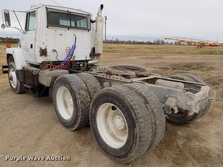 image for item DY9131 1991 Ford L9000 semi truck