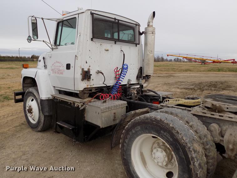 image for item DY9131 1991 Ford L9000 semi truck