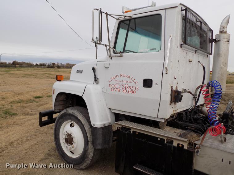 image for item DY9131 1991 Ford L9000 semi truck