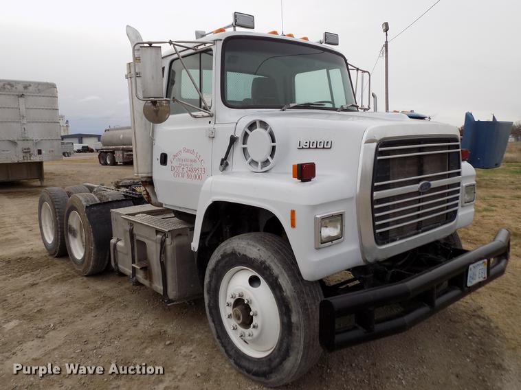 image for item DY9131 1991 Ford L9000 semi truck