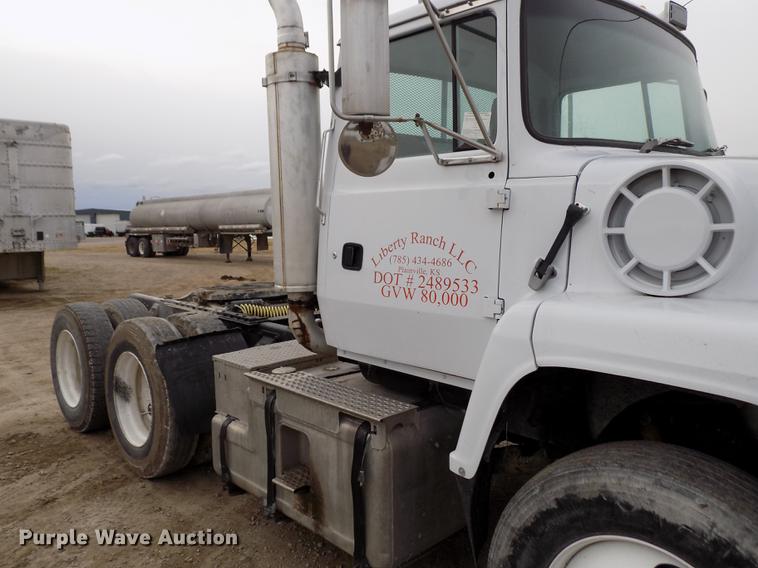 image for item DY9131 1991 Ford L9000 semi truck