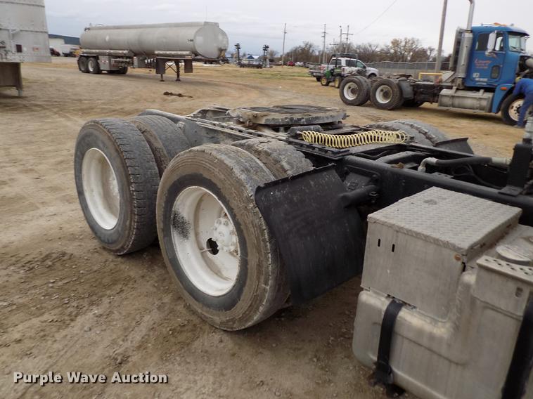 image for item DY9131 1991 Ford L9000 semi truck