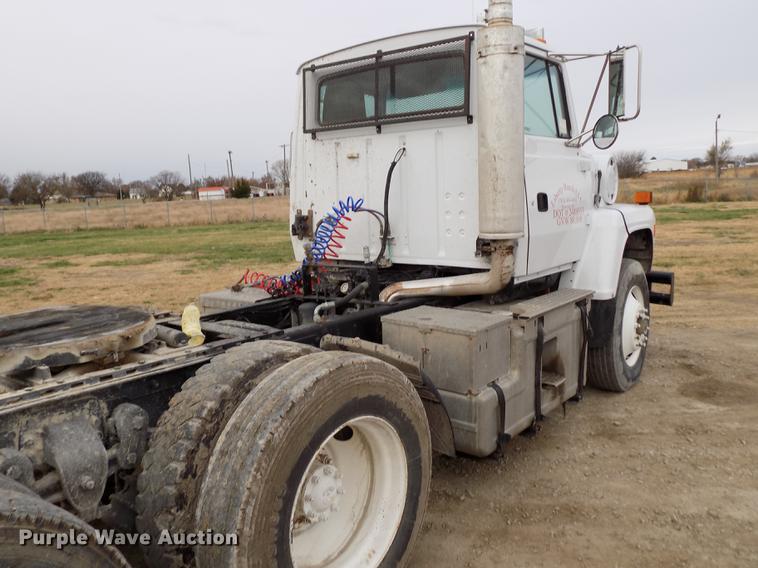 image for item DY9131 1991 Ford L9000 semi truck