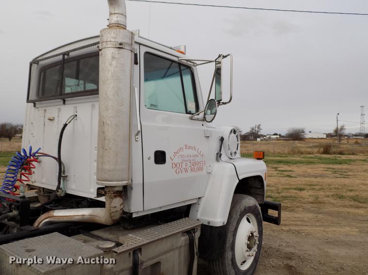image for item DY9131 1991 Ford L9000 semi truck