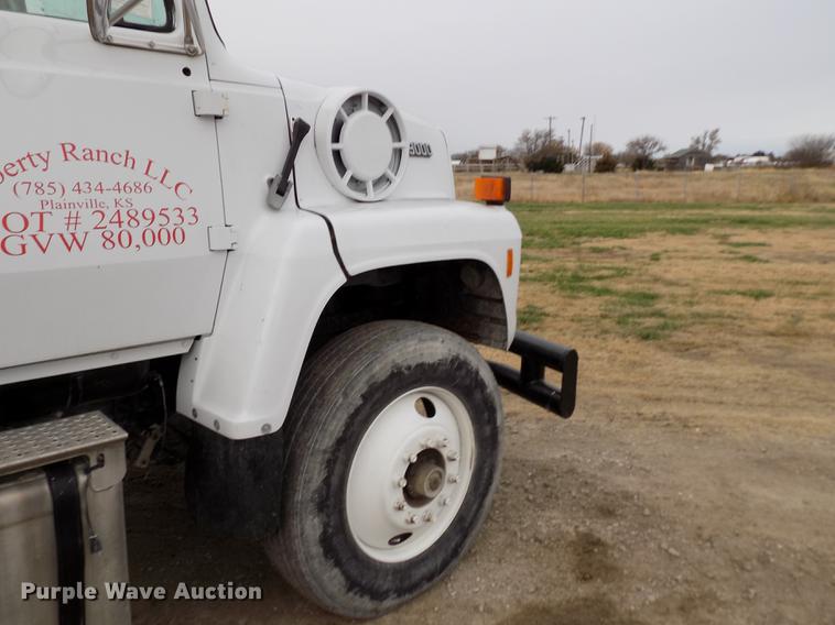 image for item DY9131 1991 Ford L9000 semi truck