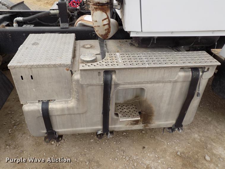 image for item DY9131 1991 Ford L9000 semi truck