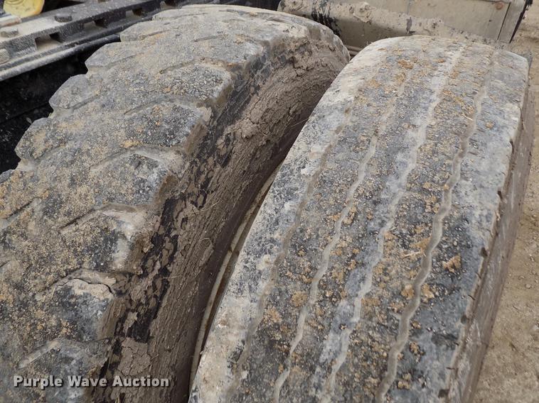 image for item DY9131 1991 Ford L9000 semi truck