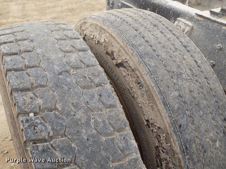 image for item DY9131 1991 Ford L9000 semi truck