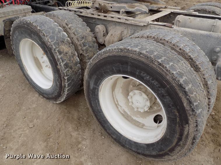 image for item DY9131 1991 Ford L9000 semi truck