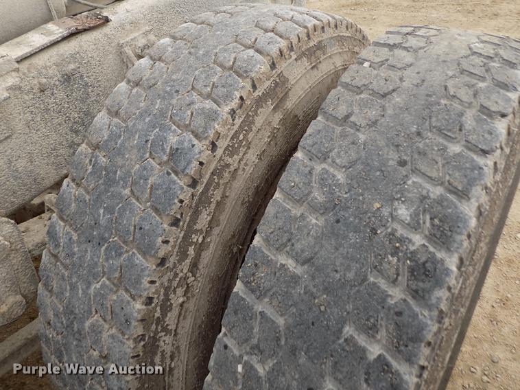 image for item DY9131 1991 Ford L9000 semi truck