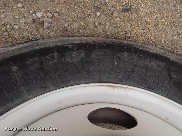 image for item DY9131 1991 Ford L9000 semi truck