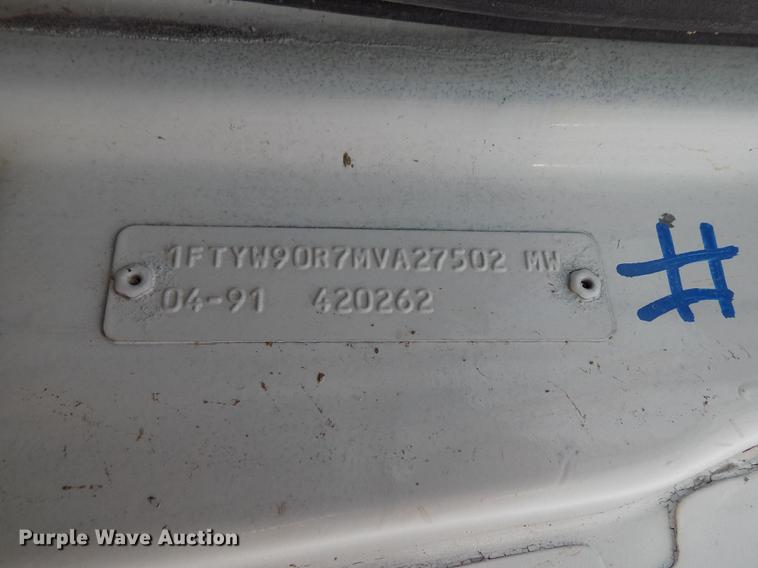 image for item DY9131 1991 Ford L9000 semi truck