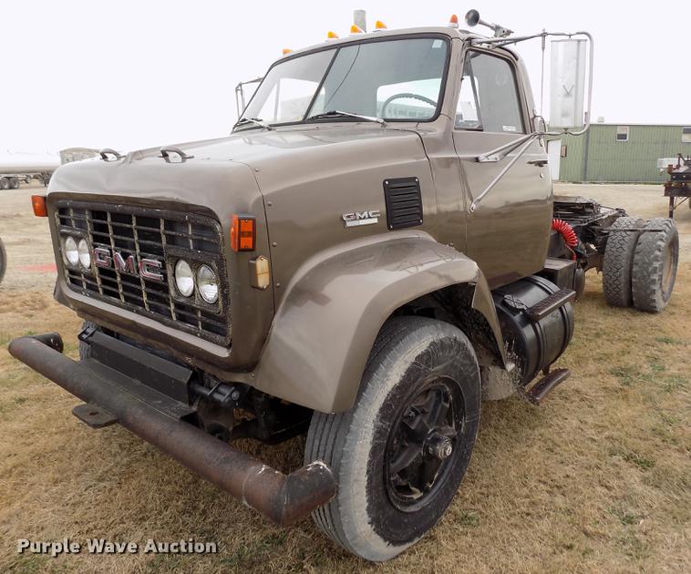 image for item DY9132 1975 GMC semi truck