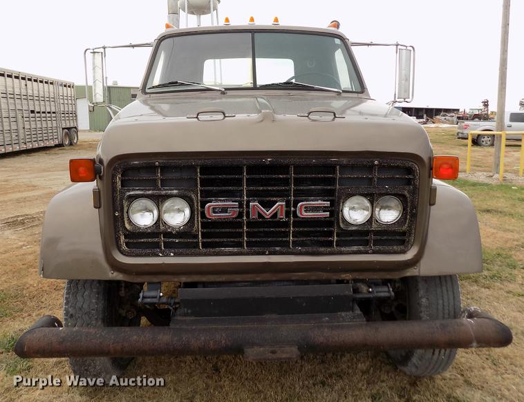 image for item DY9132 1975 GMC semi truck