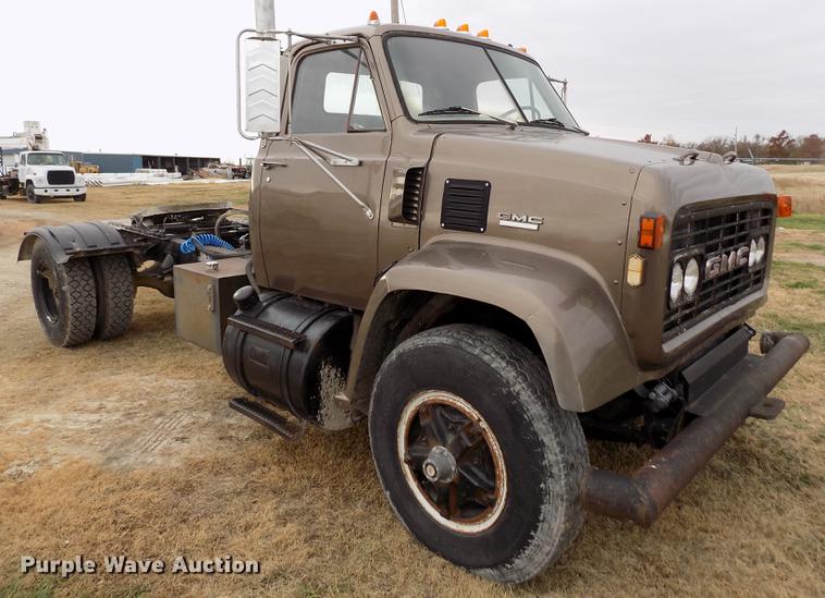 image for item DY9132 1975 GMC semi truck