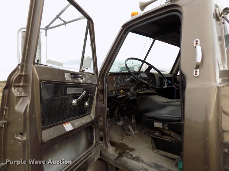 image for item DY9132 1975 GMC semi truck