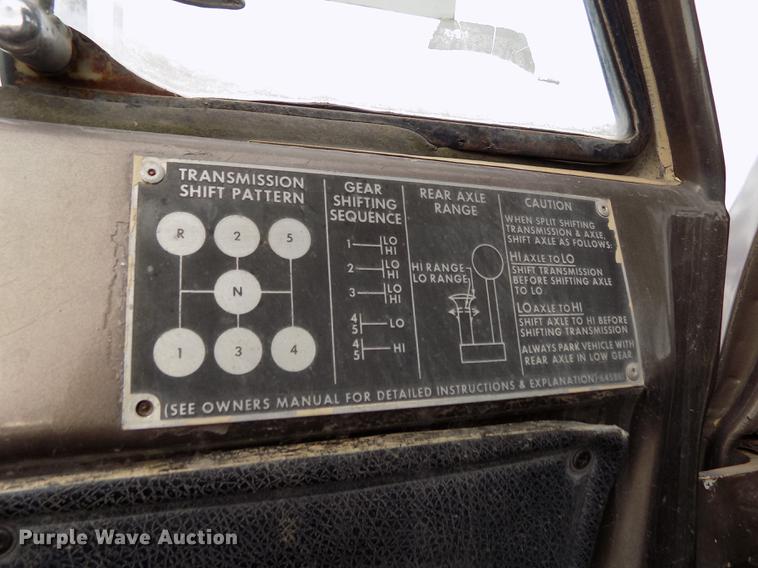 image for item DY9132 1975 GMC semi truck