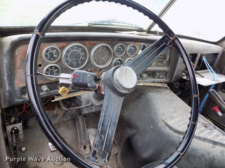 image for item DY9132 1975 GMC semi truck