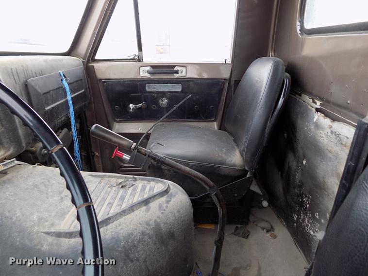 image for item DY9132 1975 GMC semi truck