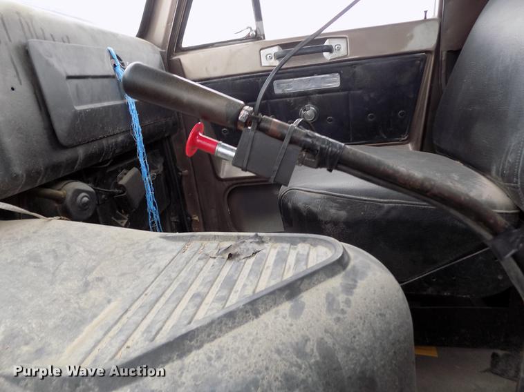 image for item DY9132 1975 GMC semi truck