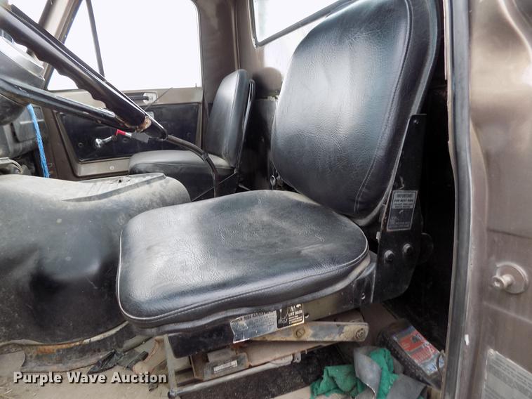 image for item DY9132 1975 GMC semi truck