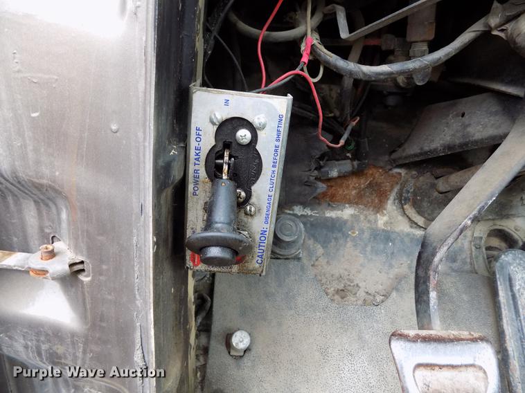 image for item DY9132 1975 GMC semi truck