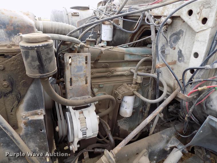 image for item DY9132 1975 GMC semi truck