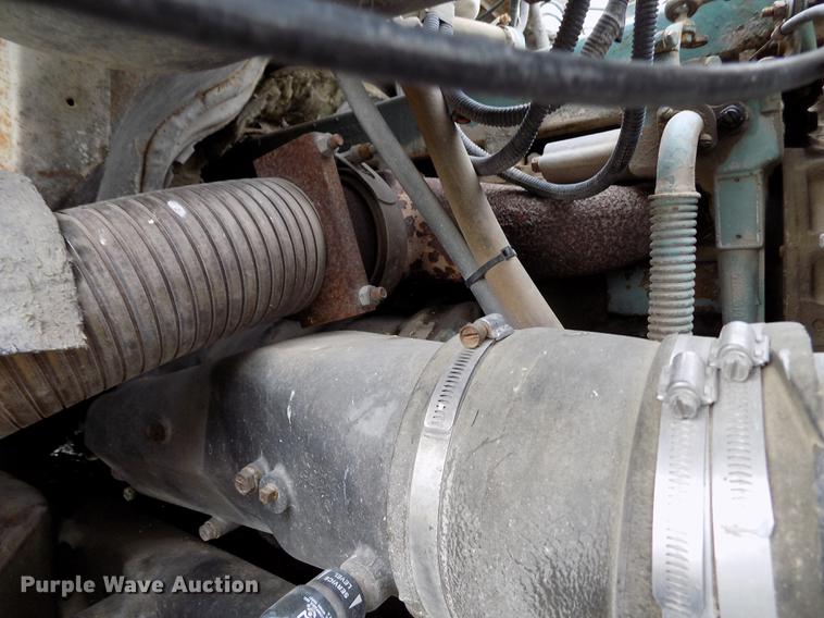 image for item DY9132 1975 GMC semi truck