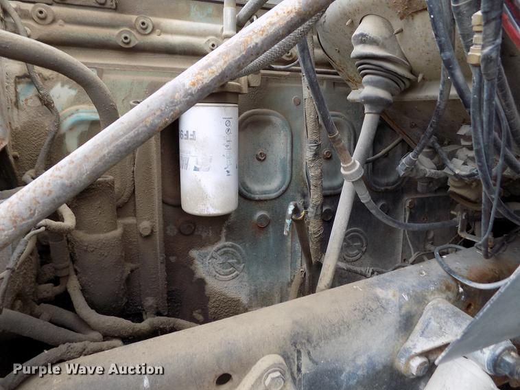 image for item DY9132 1975 GMC semi truck