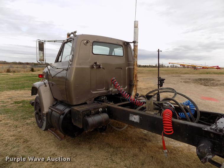 image for item DY9132 1975 GMC semi truck